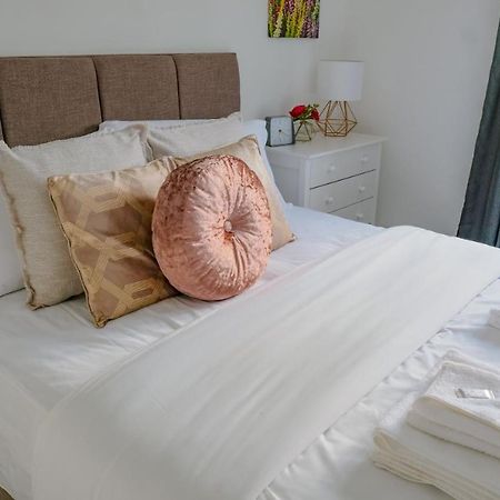 Modern & Artistic Design Humphreys Lodge - Sleep 6 كامبريدج المظهر الخارجي الصورة